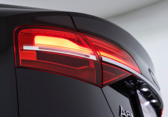 Подержанный автомобиль Audi A8 2016 года (26 фото)