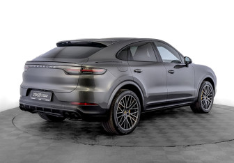 Подержанный автомобиль Porsche Cayenne 2021 года (5 фото)