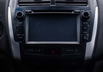 Подержанный автомобиль Mitsubishi ASX 2012 года (14 фото)