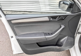 Подержанный автомобиль Skoda Rapid Liftback 2017 года (19 фото)