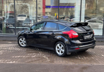 Подержанный автомобиль Ford Focus Hatchback 2013 года (6 фото)