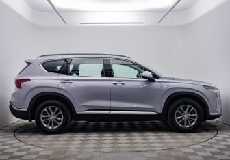 Подержанный автомобиль Hyundai Santa Fe 2022 года (6 фото)