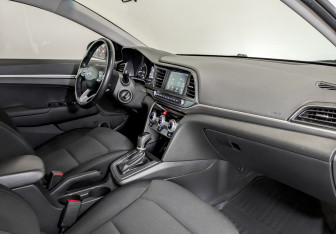 Подержанный автомобиль Hyundai Elantra Sedan 2020 года (11 фото)