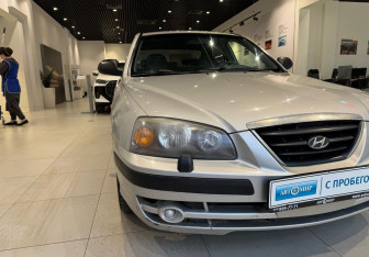 Подержанный автомобиль Hyundai Elantra Sedan 2005 года (8 фото)