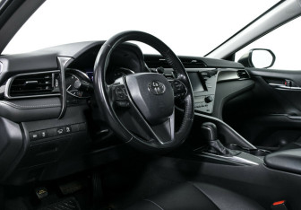 Подержанный автомобиль Toyota Camry Sedan 2019 года (8 фото)