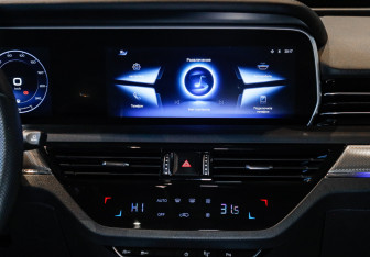 Подержанный автомобиль Hongqi HS5 2024 года (15 фото)