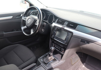 Подержанный автомобиль Skoda Superb Liftback 2013 года (10 фото)