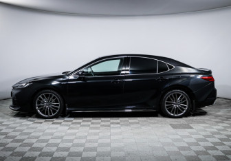 Подержанный автомобиль Toyota Camry Sedan 2024 года (8 фото)