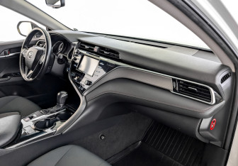 Подержанный автомобиль Toyota Camry Sedan 2019 года (11 фото)