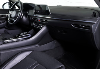 Подержанный автомобиль Hyundai Sonata 2020 года (10 фото)