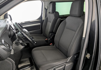 Подержанный автомобиль Peugeot Traveller 2021 года (21 фото)