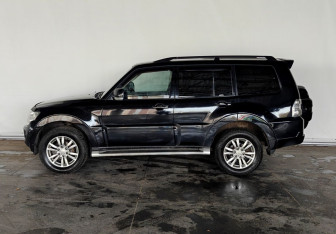 Подержанный автомобиль Mitsubishi Pajero 2013 года (7 фото)