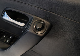 Подержанный автомобиль Volkswagen Polo Sedan 2013 года (13 фото)