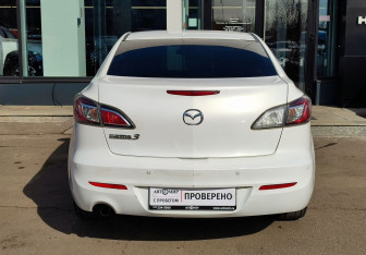 Подержанный автомобиль Mazda 3 Sedan 2011 года (6 фото)