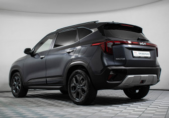 Подержанный автомобиль Kia Seltos 2024 года (8 фото)