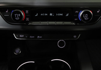 Подержанный автомобиль Audi A4 Sedan 2016 года (17 фото)