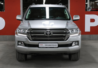 Подержанный автомобиль Toyota Land Cruiser Suv 2017 года (2 фото)