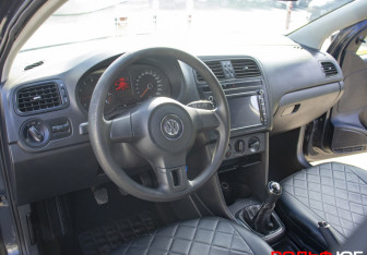 Подержанный автомобиль Volkswagen Polo Sedan 2014 года (9 фото)