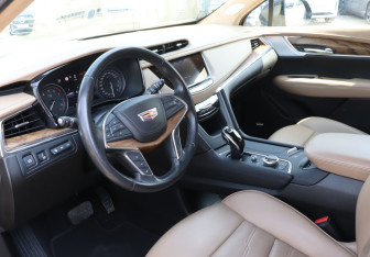 Подержанный автомобиль Cadillac XT5 2021 года (13 фото)