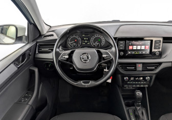 Подержанный автомобиль Skoda Rapid Liftback 2022 года (21 фото)