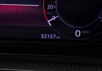 Подержанный автомобиль Volkswagen Golf GTI Hatchback 2022 года (15 фото)