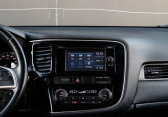 Подержанный автомобиль Mitsubishi Outlander 2012 года (13 фото)