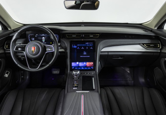 Подержанный автомобиль Hongqi H5 2023 года (12 фото)