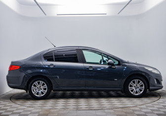 Подержанный автомобиль Peugeot 408 2015 года (4 фото)