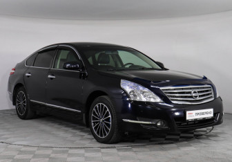 Подержанный автомобиль Nissan Teana 2010 года (3 фото)