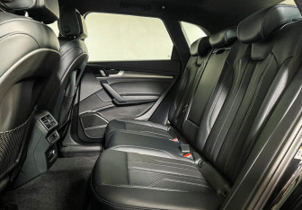 Подержанный автомобиль Audi Q5 2025 года (10 фото)