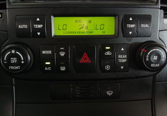 Подержанный автомобиль Kia Carnival 2007 года (15 фото)