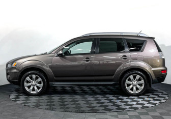 Подержанный автомобиль Mitsubishi Outlander 2009 года (8 фото)