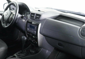 Подержанный автомобиль Nissan Terrano 2014 года (5 фото)