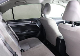 Подержанный автомобиль Toyota Corolla Sedan 2015 года (12 фото)