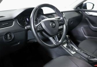 Подержанный автомобиль Skoda Octavia Liftback 2016 года (7 фото)