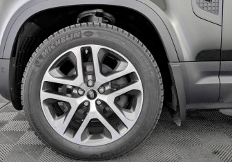 Подержанный автомобиль Land Rover Defender Suv 2020 года (18 фото)