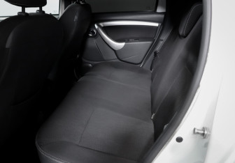 Подержанный автомобиль Nissan Terrano 2017 года (10 фото)