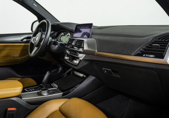 Подержанный автомобиль BMW X3 2019 года (10 фото)