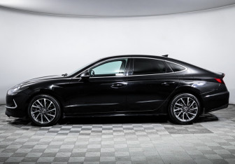 Подержанный автомобиль Hyundai Sonata 2021 года (8 фото)