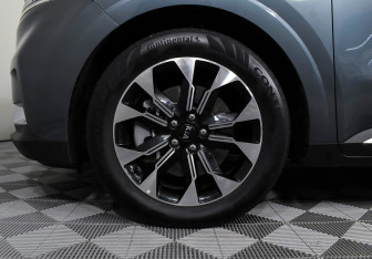 Подержанный автомобиль Kia Carnival 2020 года (7 фото)