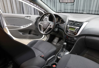 Подержанный автомобиль Hyundai Solaris Sedan 2011 года (11 фото)