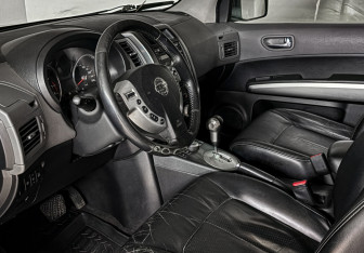 Подержанный автомобиль Nissan X-Trail 2008 года (12 фото)