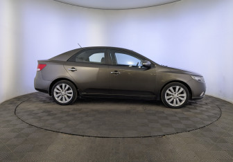 Подержанный автомобиль Kia Cerato Sedan 2009 года (4 фото)