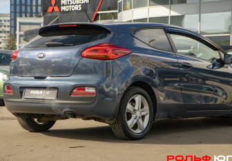 Подержанный автомобиль Kia Ceed Hatchback 2013 года (16 фото)