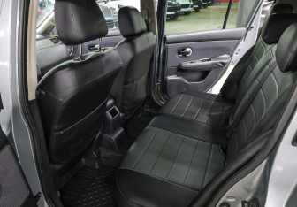 Подержанный автомобиль Nissan Tiida Hatchback 2008 года (12 фото)