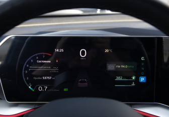 Подержанный автомобиль Geely Coolray 2024 года (9 фото)