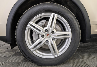 Подержанный автомобиль Porsche Cayenne 2014 года (12 фото)