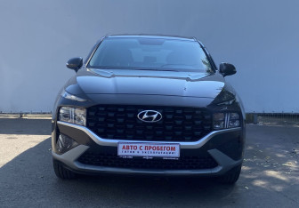 Подержанный автомобиль Hyundai Santa Fe 2022 года (2 фото)