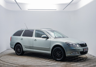 Подержанный автомобиль Skoda Octavia Wagon 2009 года (3 фото)