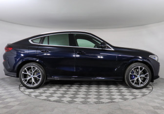 Подержанный автомобиль BMW X6 2020 года (6 фото)